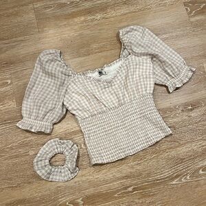 NWOT Abercrombie & Fitch Gingham Cropped Blouse Tan & White with Scrunchie